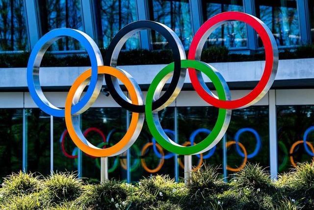 Die olympischen Ringe am Eingang des IOC-Gebudes in Lausanne  | Foto: Jean-Christophe Bott (dpa)