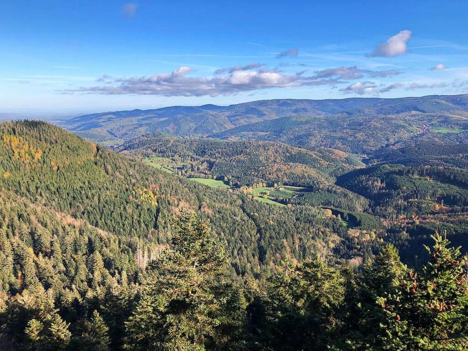 Den Blick vom Gipfelplateau des Tête P...kann man in aller Einsamkeit genießen.  | Foto: Claudia Füßler