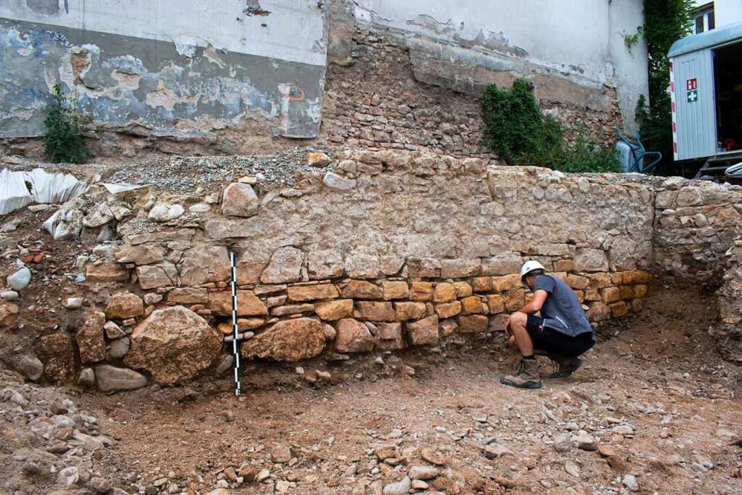 In Bad Krozingen entdeckte Mauerreste einer Burg.  | Foto: ArcheoTask