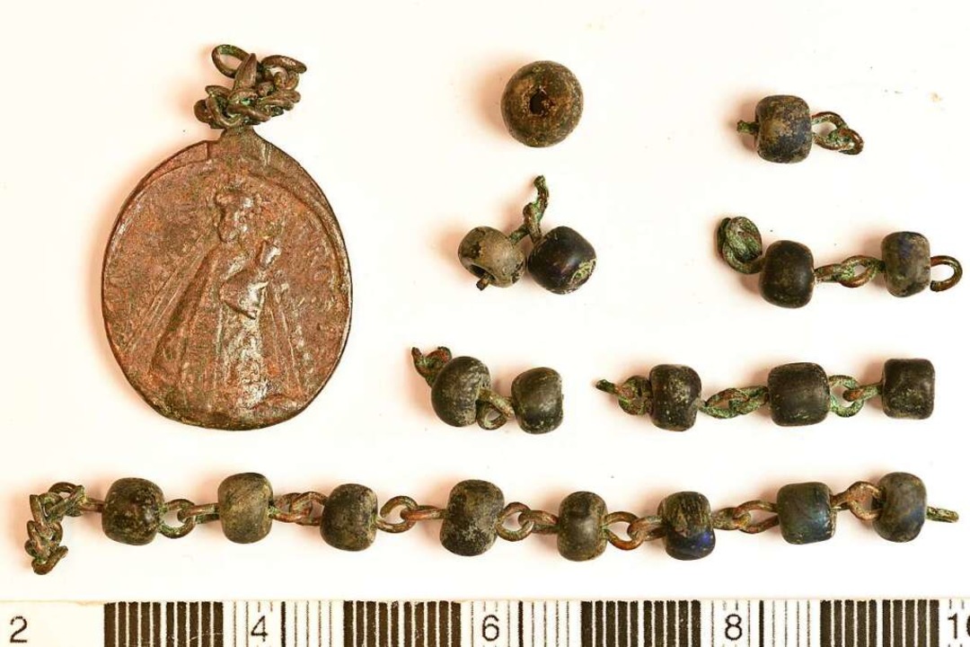 Dieser Rosenkranz aus dem 18. Jahrhundert  wurde in einem Grab entdeckt.  | Foto: Landesamt für Denkmalpflege im Regierungspräsidium Stuttgart