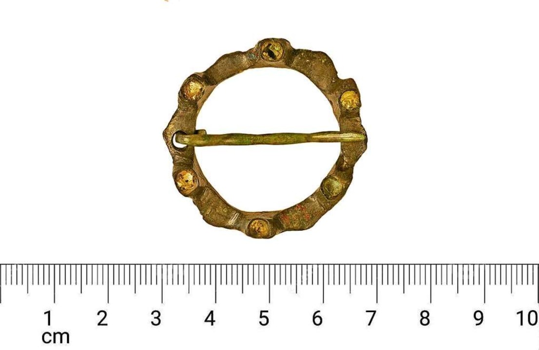 Eine Ringfibel aus dem 13. Jahrhundert  | Foto: Landesamt für Denkmalpflege im Regierungspräsidium Stuttgart