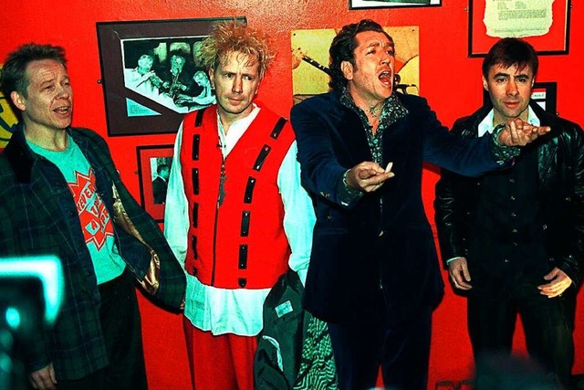 Historische Punks: die wiedervereinigt... Rotten, Steve Jones und Glen Matlock.  | Foto: Johnny Eggitt