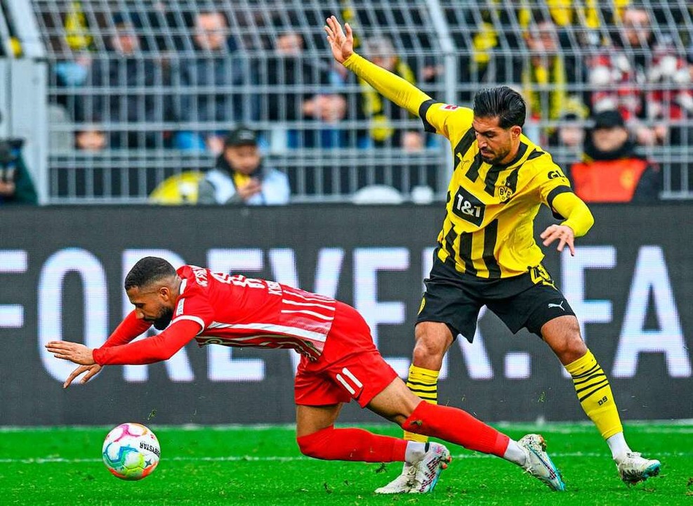 Dortmunds Emre Can gegen Daniel-Kofi Kyereh  | Foto: SASCHA SCHUERMANN (AFP)