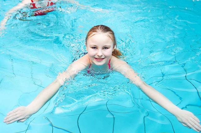 Die Zahl der Nichtschwimmer im Grundschulalter wird immer grer.  | Foto: Daniel-Andr Reinelt (dpa)