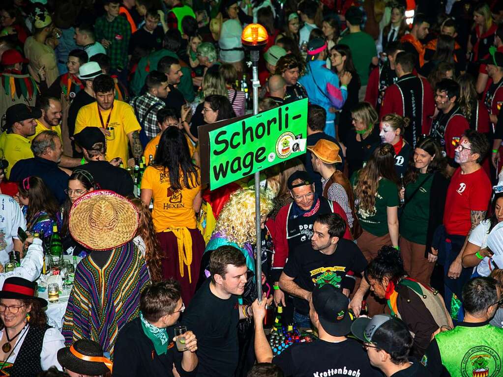 S’ Krottenbach Kaos in Oberrotweil hat zum Fest eingeladen und viele Znfte und Gste kamen. Rund 650 Personen drngten sich in der Festhalle.