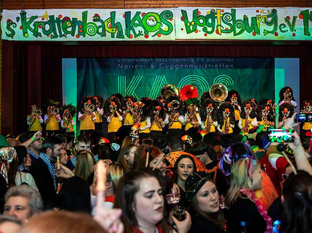 S’ Krottenbach Kaos in Oberrotweil hat zum Fest eingeladen und viele Znfte und Gste kamen. Rund 650 Personen drngten sich in der Festhalle.