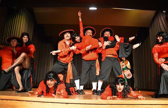 Fr Unterhaltung sorgten die Dfzel-Dancers beim grandiosen spanischen Bolero.  | Foto: Edgar Steinfelder