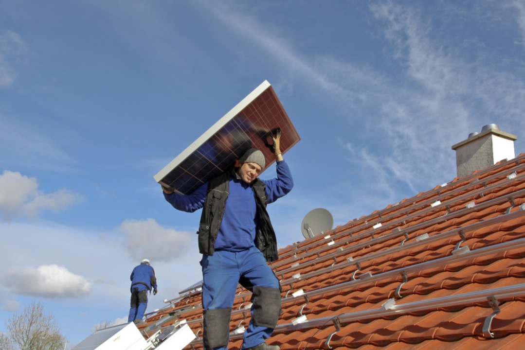 Handwerker sind derzeit stark gesucht.  | Foto: Marina Lohrbach (stock.adobe.com)