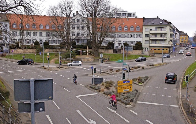 Die Kreuzung Nollinger-/Baslerstrae w...Verkehrsfhrung zum Kreisel ausgebaut.  | Foto: Ingrid Bhm