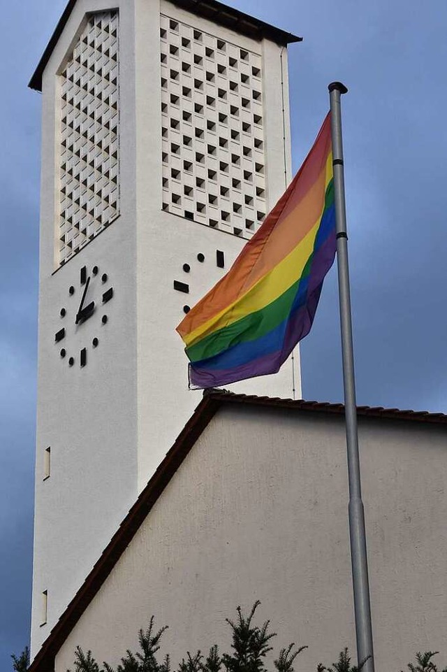 Die Regenbogenflagge sorgt noch immer fr Diskussion.  | Foto: Andrea Steinhart