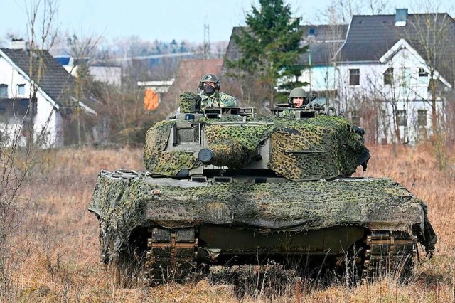 Ein Leopard-2-Panzer  | Foto: Helmut Fohringer (dpa)