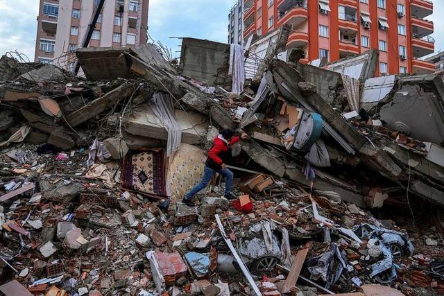Bad Krozinger berprft einsturzgefhrdete Gebude im Erdbebengebiet