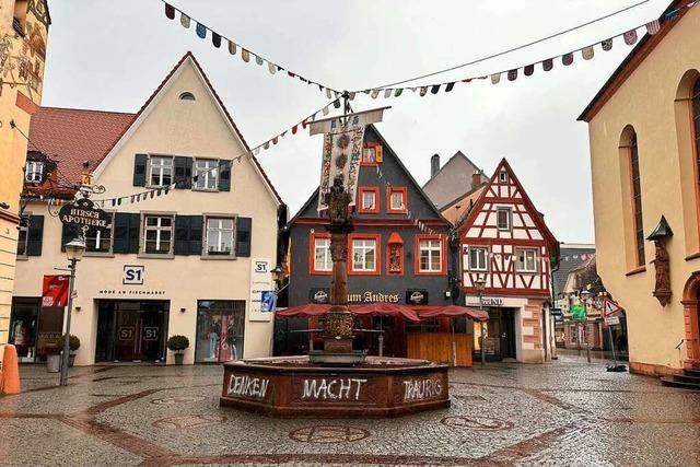 Stadt Offenburg stellt Strafantrag gegen Brunnen-Beschmierer