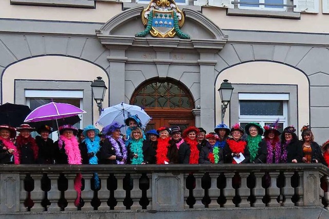 Im Jahr 2020 haben die Damen zum letzt...r Wiiberrtschede das Rathaus erobert.  | Foto: Gerd Leutenecker