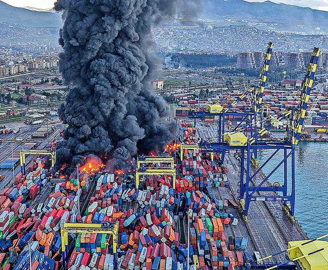 Der wichtige Hafen Iskenderun ist wegen des Erdbebens lahm gelegt.  | Foto: HANDOUT (AFP)
