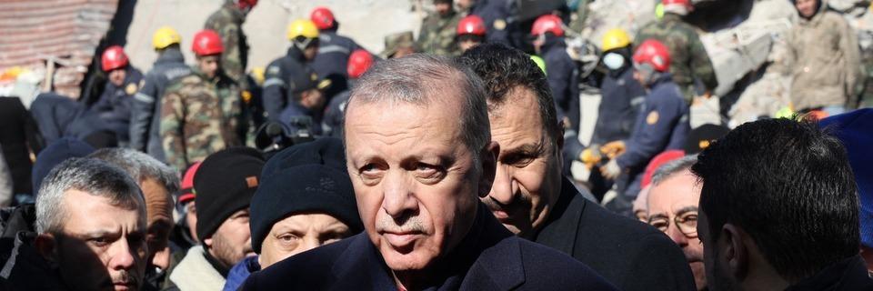 Kritik am Krisenmanagement nach den Erdbeben will Erdogan im Keim ersticken