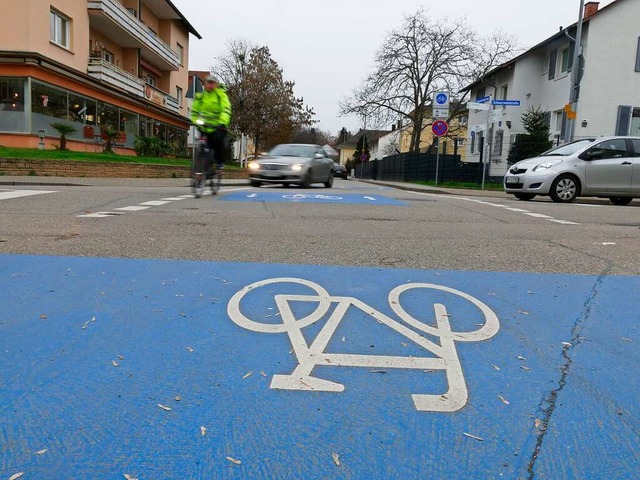 Eine Fahrradstrae in Bad Krozingen mi...g Schwarzwaldstrae/Schauinslandstrae  | Foto: Frank Schoch