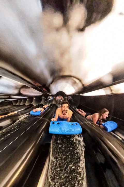 Auf Matten geht es mit dem Kopf voraus hinab  | Foto: Europa-Park