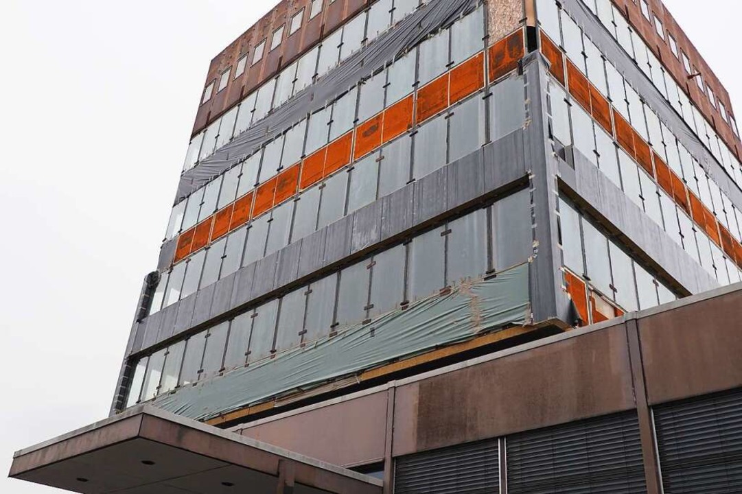 Der Büroturm der Firma Greschbach stam...ung sollen die Räume vermietet werden.  | Foto: Michael Haberer