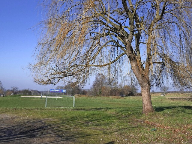 Bolzplatz und Beachvolleyball-Felder s...schen Britzingen und Dattingen folgen.  | Foto: Volker Mnch