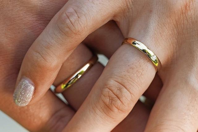 Iranerinnen bekommen Probleme bei der Eheschließung