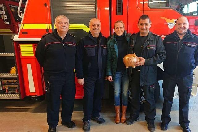 Wehrer danken der Feuerwehr – Sandra Schmidt berbringt Spende