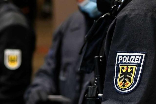 Polizeikontrolle irritiert Fahrgäste in der S-Bahn im Dreisamtal