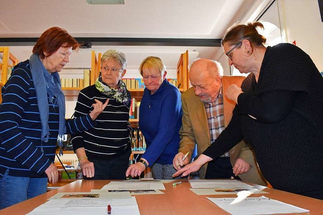 Viele trugen sich in die Mitmach-Listen fr Senioren-Projekte ein.  | Foto: Thomas Loisl Mink