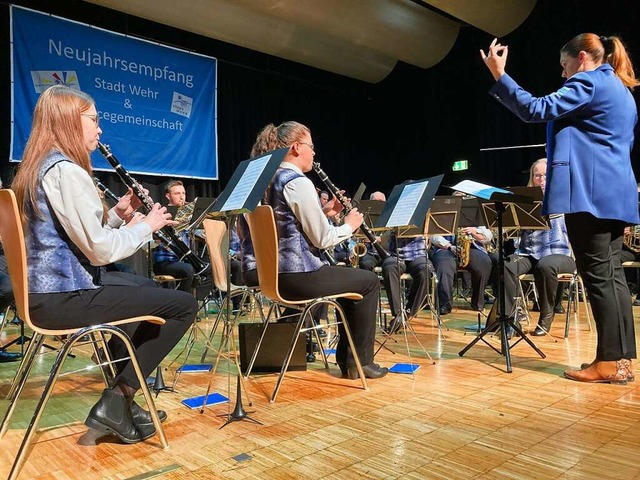 Die Stadtmusik mit Cline Pellmont beim Neujahrskonzert  | Foto: Annemarie Rsch