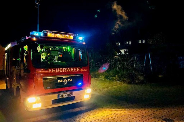 Das schnelle Eingreifen der Feuerwehr ...ein Ausbreiten des Brandes verhindern.  | Foto: Feuerwehr Neuenburg am Rhein