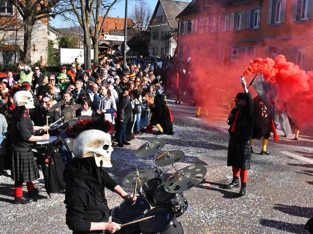 Mehr als 2000 Hstrger zogen am Sonntagnachmittag durch Binzen.