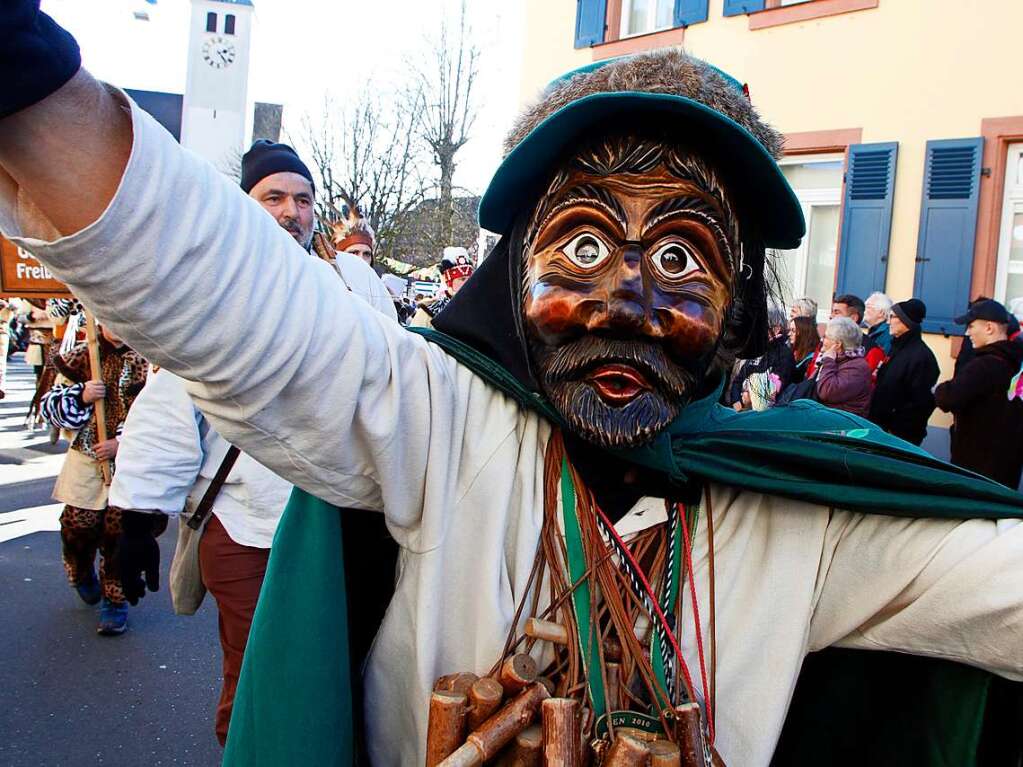 Der Fasentumzug in Seelbach hat sich als Lindwurm durch den Ort gewunden und war ein bunter Spa fr Alt und Jung.