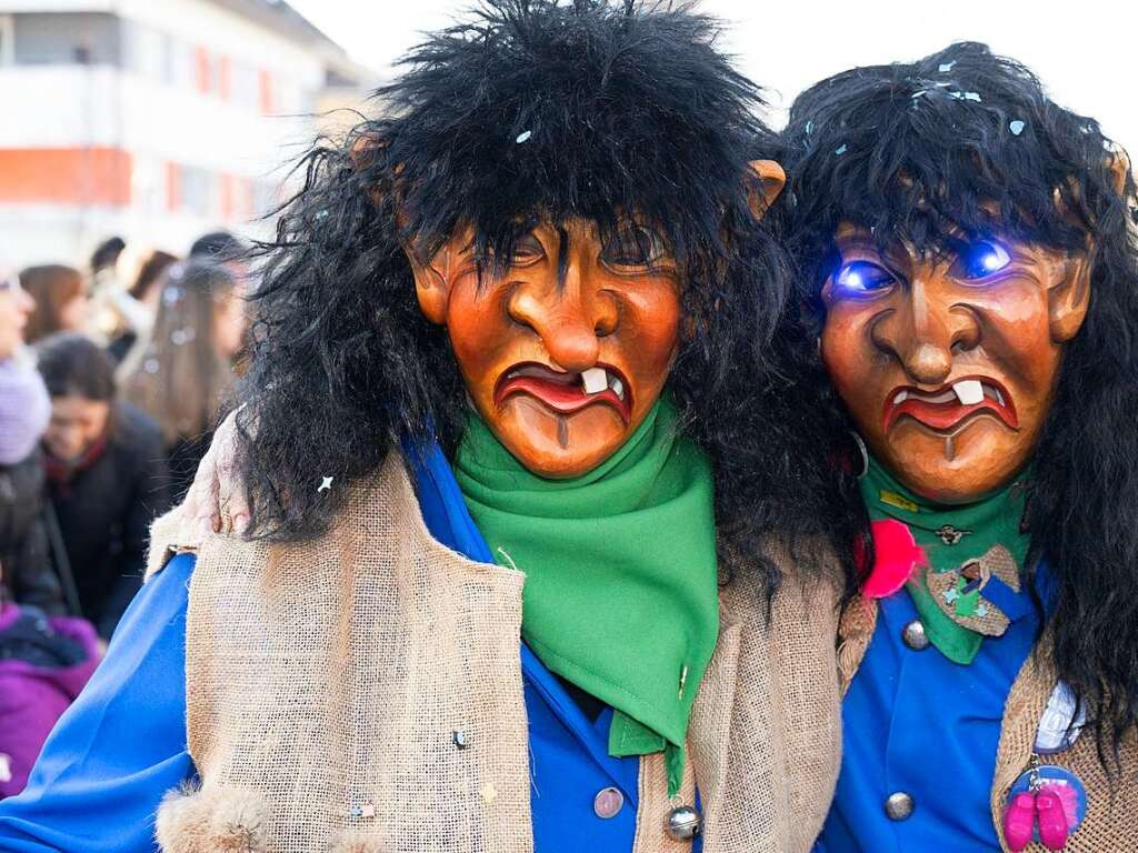 Bunter, lautstarker Schabernack bei Kaiserwetter in der Mllheimer Innenstadt