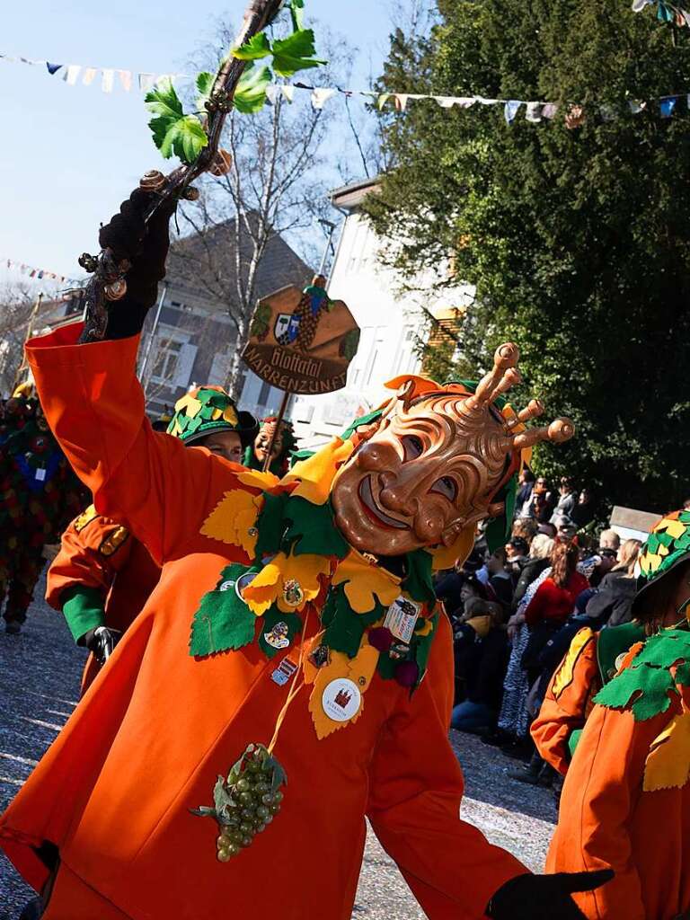 Bunter, lautstarker Schabernack bei Kaiserwetter in der Mllheimer Innenstadt