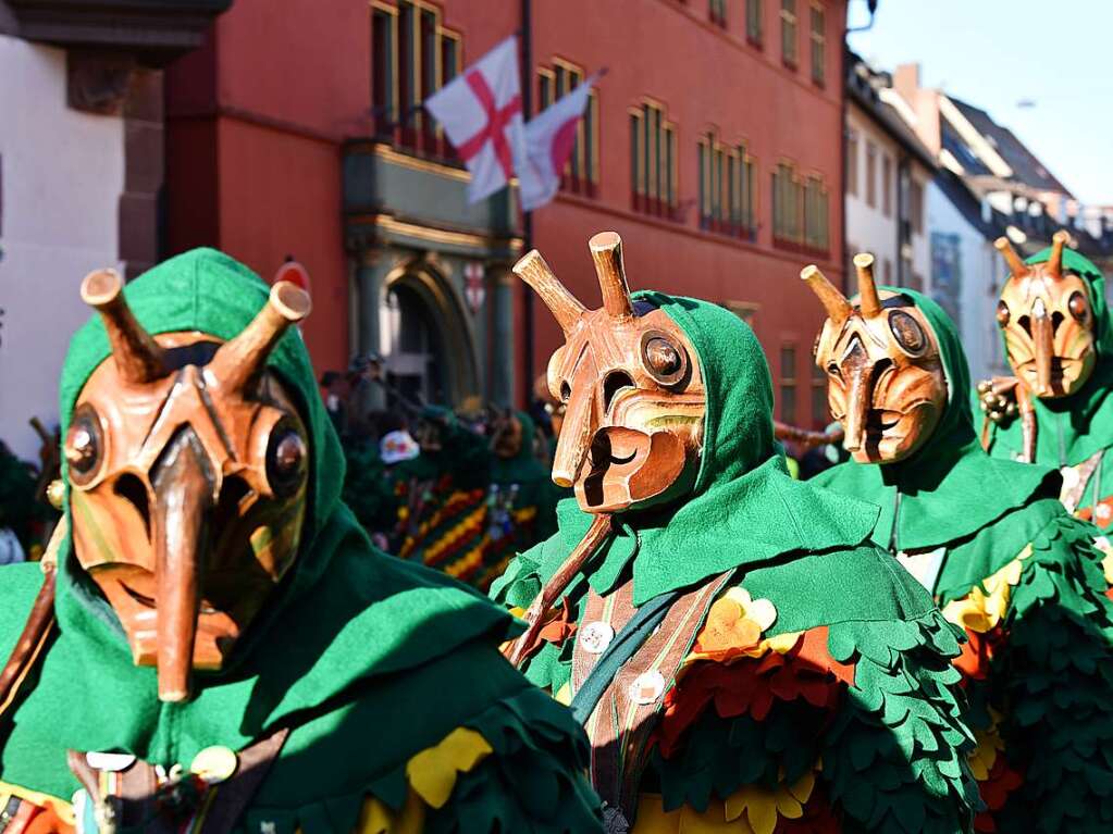 Narren erobern die Stadt: Bis zu 50.000 Menschen verfolgen den Umzug.