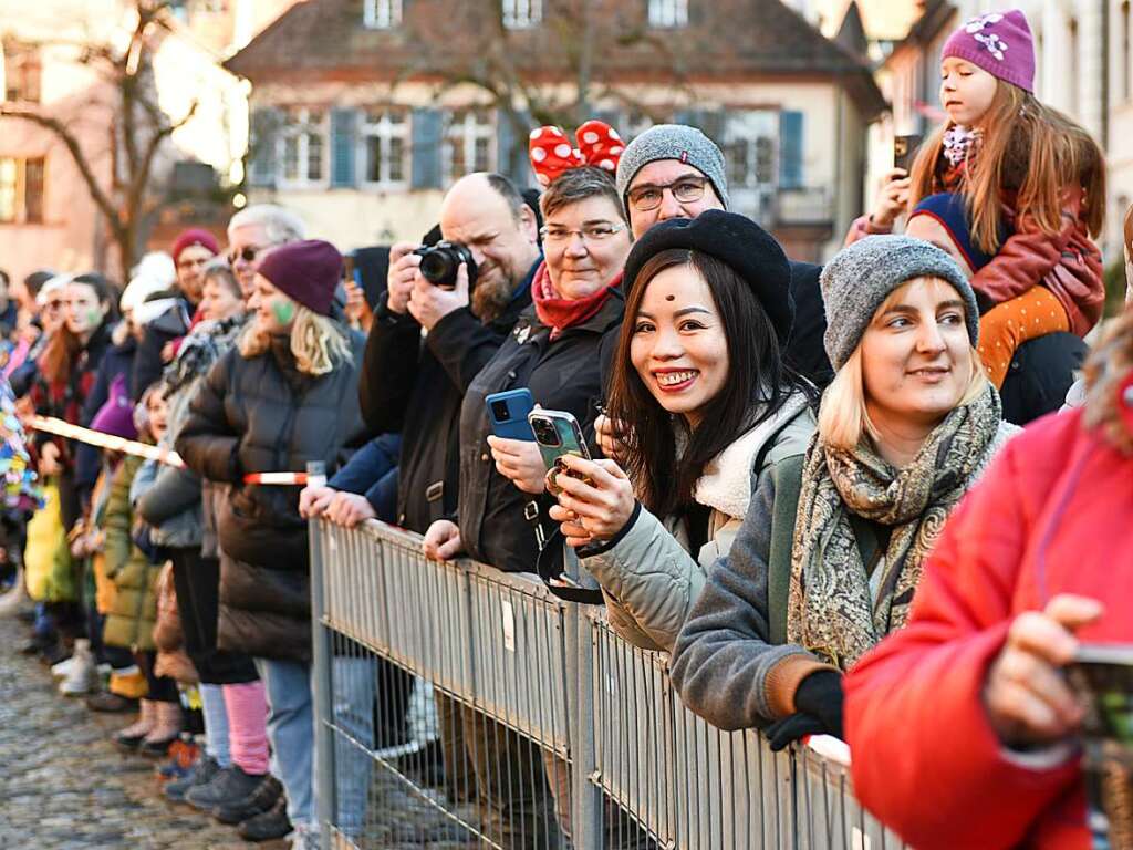 Narren erobern die Stadt: Bis zu 50.000 Menschen verfolgen den Umzug.