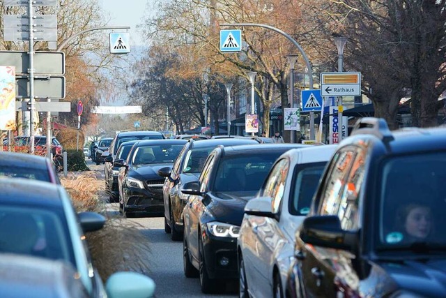 Trotz des dichten Verkehrs in der Inne...n eine Fugngerzone in Weil gestimmt.  | Foto: Hannes Lauber