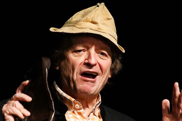 Nur echt mit Hut und Herrenhandtasche: Frank-Markus Barwassers Pelzig  | Foto: Barbara Ruda