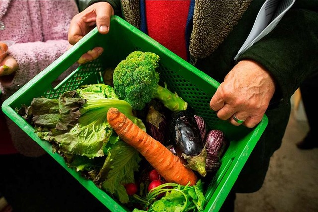 Lebensmittel, die Betriebe nicht verka...amtlichen der Foodsharing-Bewegung ab.  | Foto: Matthias Balk