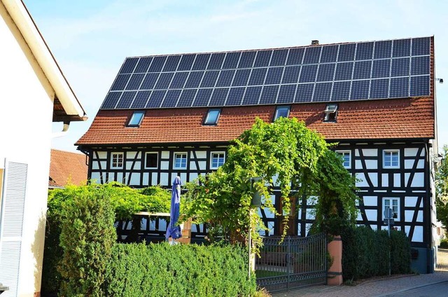 Dieses mit Photovoltaik ausgestattete ...r bieten sich PV-Anlagen ebenfalls an.  | Foto: Kathrin Blum