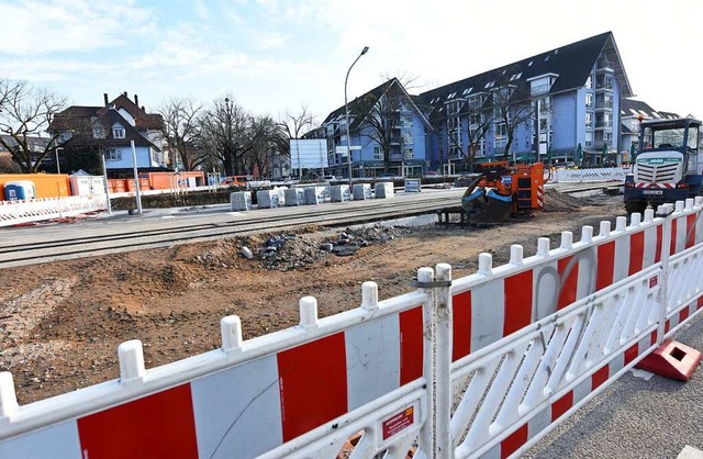 Die Baustelle Friedhofstrae zieht auc...achbarte Geschfte in Mitleidenschaft.  | Foto: Rita Eggstein