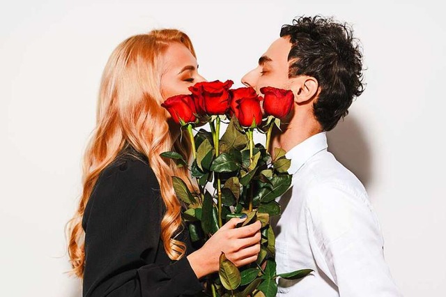 Fr manche Menschen gehren rote Rosen zum Valentinstag dazu.  | Foto: Drobot Dean (stock.adobe.com)