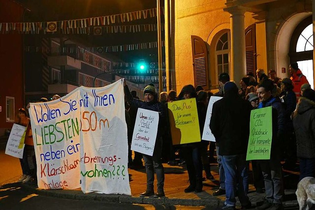 Die Brgerinitiative Bonndorf demonstr...rf gegen die geplante Kom-Phos-Anlage.  | Foto: Stefan Limberger-Andris