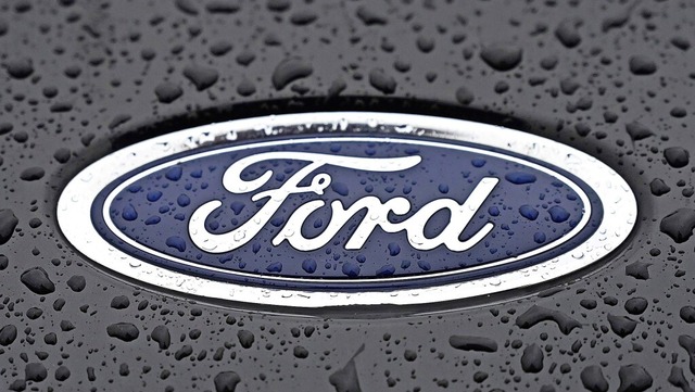 Ein Autobauer im Regen: Ford gilt nicht als Vorreiter bei der Elektromobilitt.   | Foto: PAUL ELLIS (AFP)