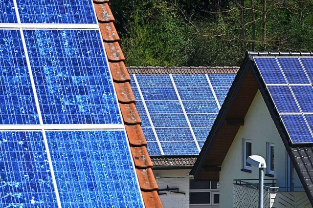 Solaranlagen auf Hausdchern (wie hier...tigen Beitrag zum Klimaschutz liefern.  | Foto: Thomas Kunz