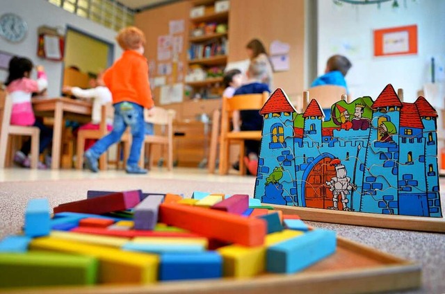 Der Fachkrftemangel ist in der Kinderbetreuung ein groes Problem.  | Foto: Monika Skolimowska (dpa)