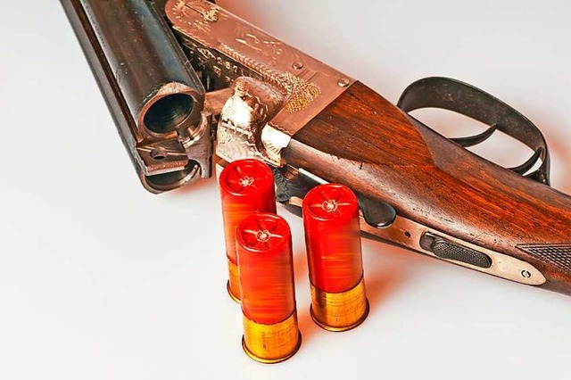 Munition fr eine Schrotflinte, wie hi...n seinem Schreibtisch gelagert  haben.  | Foto: hjschneider/fotolia.com