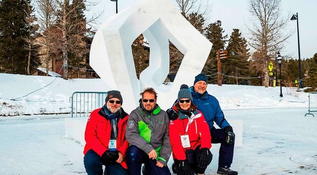 Das Weiler Team mit Mike Schneider, De...ptur &#8222;Verzerrte Realitt&#8220;.  | Foto: Holly Blando