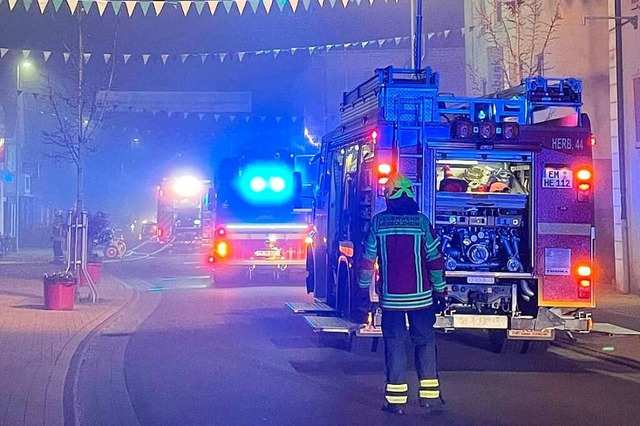 Einsatz im Nebel: Die Feuerwehr Herbol... wegen eines Kchenbrandes  ausrcken.  | Foto: Feuerwehr Herbolzheim