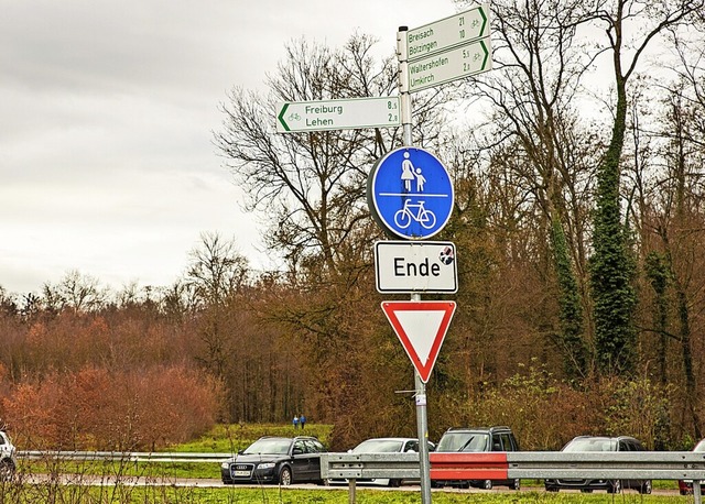 Kommt  die Beleuchtung fr den Weg nach Lehen oder kommt sie nicht?  | Foto: Hubert Gemmert